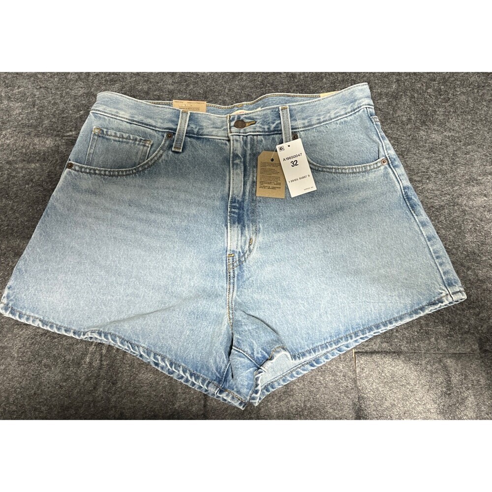 Levi's Women's High-Waisted Mom Shorts Blue Denim Size 32 Zipper NWT $59.95